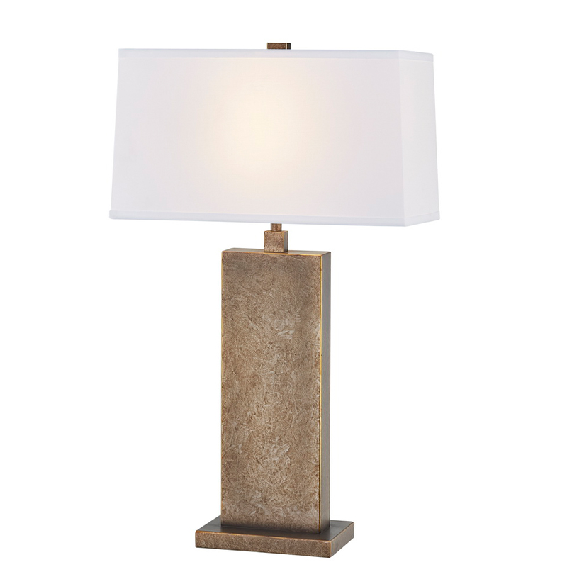 مصباح طاولة حديدي عتيق ديكور عند مدخل المساحة العامة