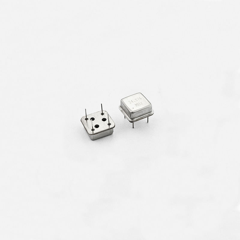 مذبذب الساعة القياسية 12x12mm