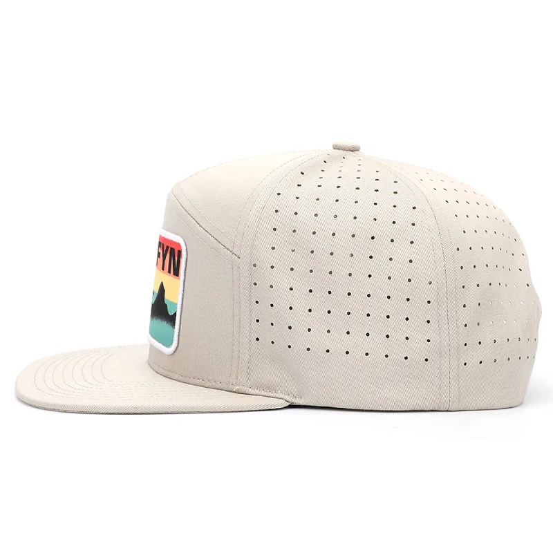 الجملة مخصصة عالية الجودة 7 لوحة مسطحة BRIM PATCH LOGO SNAPBACK CAPS ، فتحة ليزر قطع قبعة رجال مثقبة